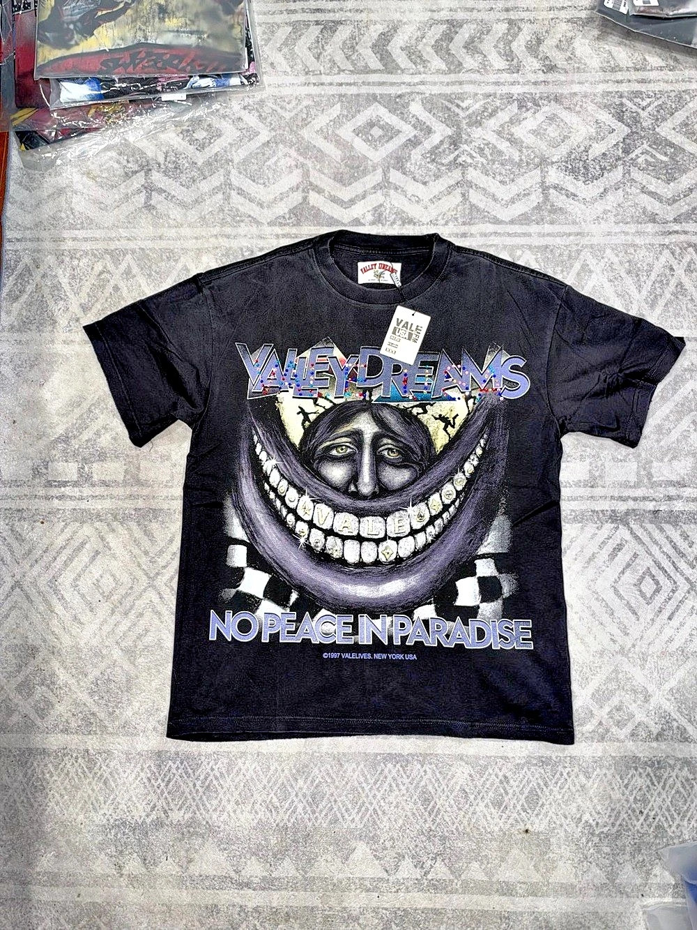 Valley Dreams No Peace In Paradise Graphic Tee Black & Gray Large